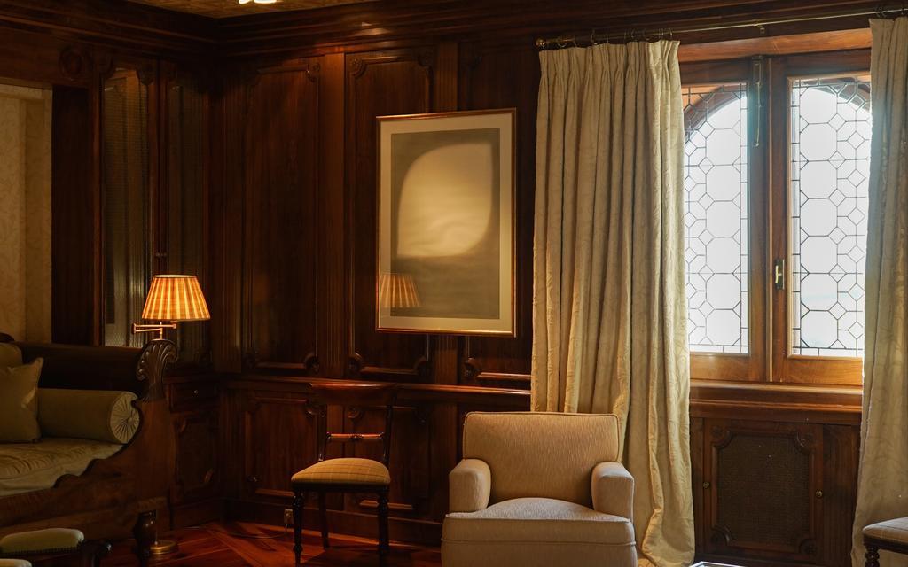 Landa Ξενοδοχείο Burgo Εξωτερικό φωτογραφία Curtains in a living room
