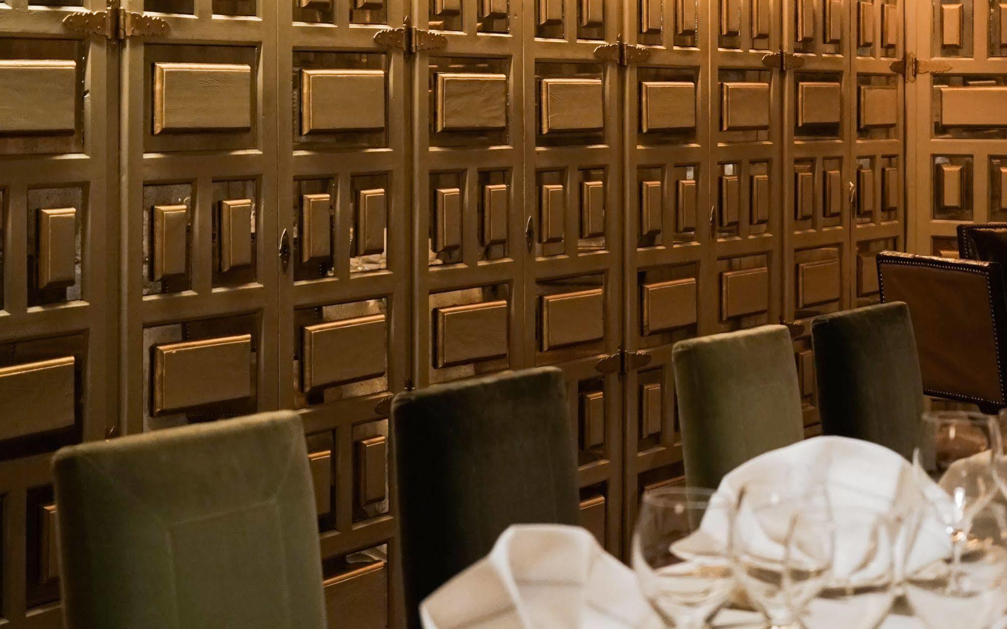 Landa Ξενοδοχείο Burgo Εξωτερικό φωτογραφία Gold bars in a bank vault